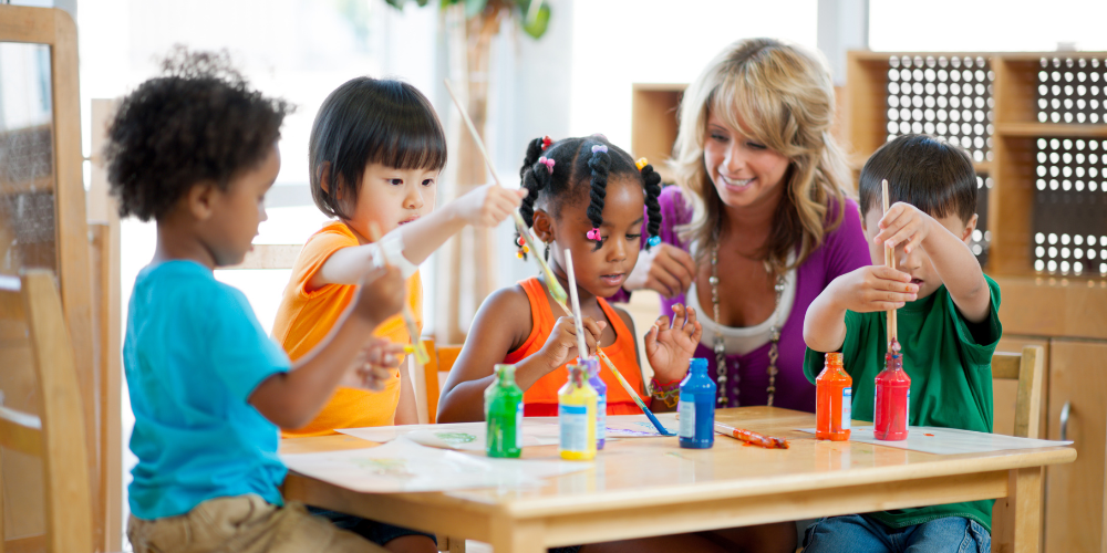 preschool kids doing painting